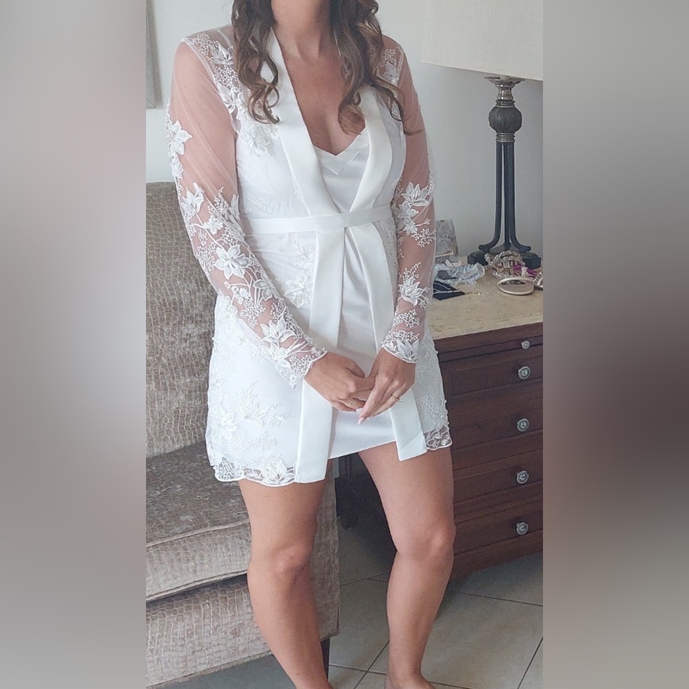 Le Rose Grace Pearl Beaded bridal robe